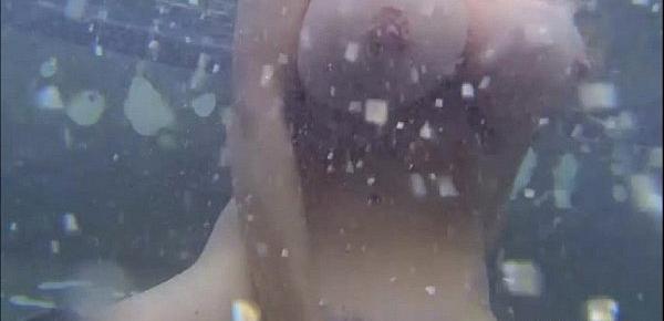  Kelly Madison Takes Her Massive Tits Underwater